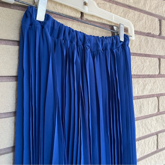 Blue pleated maxi skirt - Picture 3 of 10